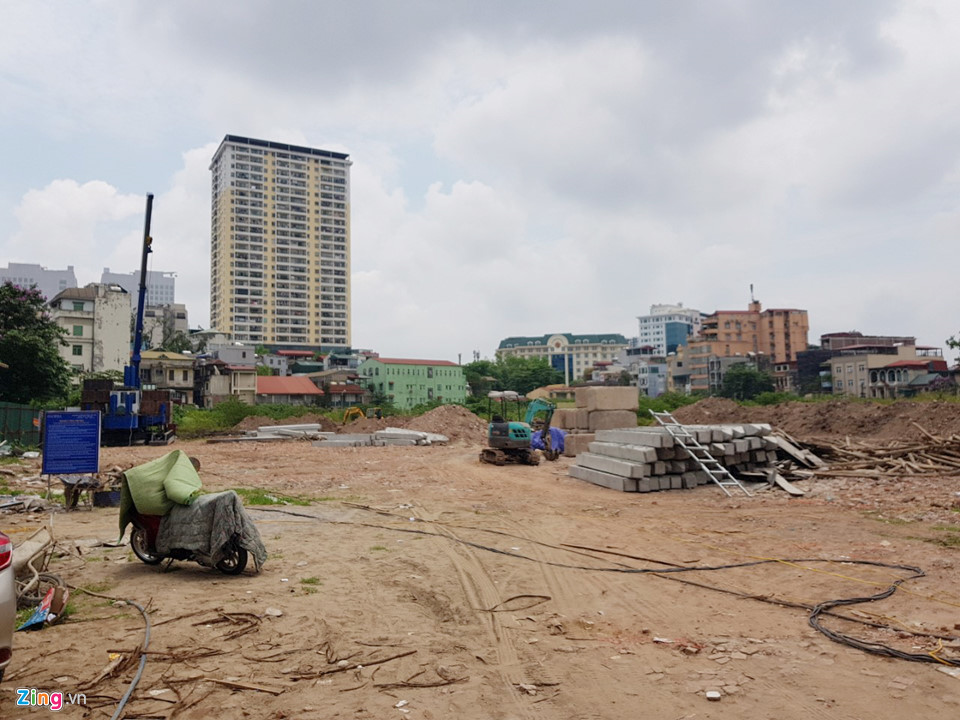 Cận cảnh những lô đất vàng bỏ hoang giữa trung tâm Hà Nội